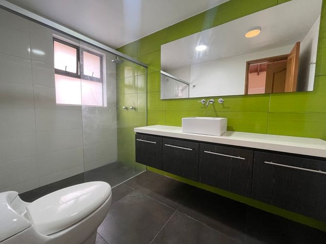 Casa de 3 alcobas en venta en Loma Benedictinos, Envigado, 305 m² · foto 17 de 24
