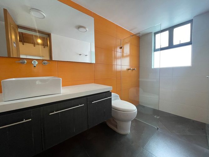 Casa de 3 alcobas en venta en Loma Benedictinos, Envigado, 305 m² · foto 18 de 24