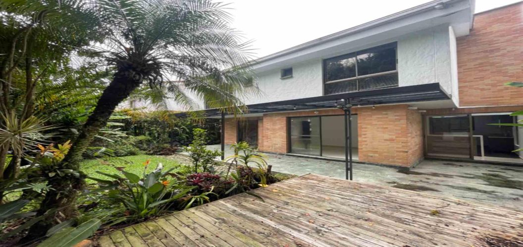 Casa de 3 alcobas en venta en Loma Benedictinos, Envigado, 305 m² · foto 20 de 24