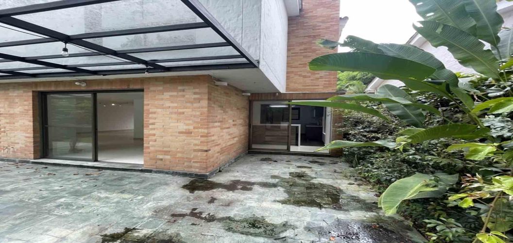 Casa de 3 alcobas en venta en Loma Benedictinos, Envigado, 305 m² · foto 21 de 24