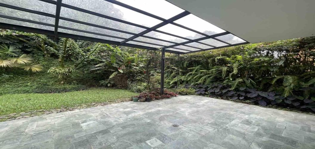 Casa de 3 alcobas en venta en Loma Benedictinos, Envigado, 305 m² · foto 23 de 24