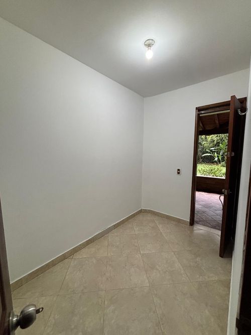 Finca en arriendo en Vallano, Envigado, 400 m² · foto 3 de 24