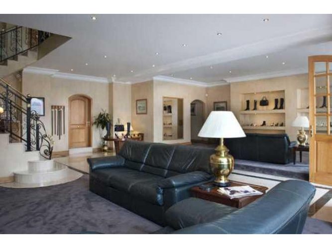 Casa de 5 alcobas en venta en San Patricio, Bogotá, 678 m² · foto 6 de 24