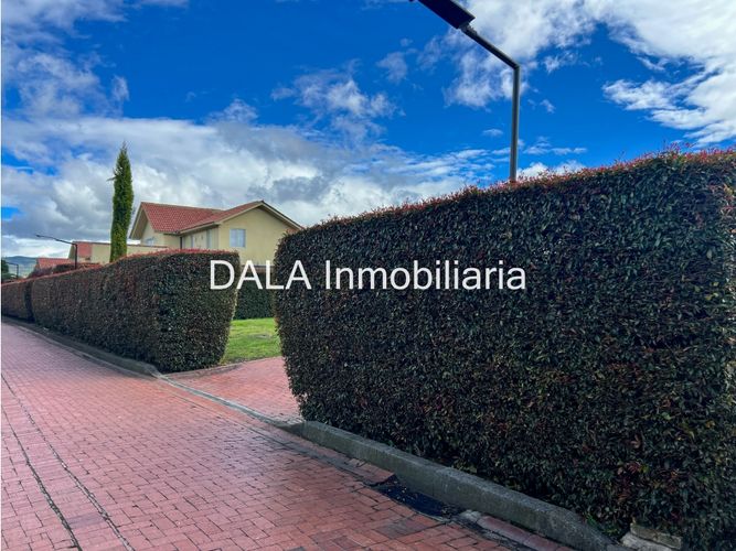 Lote en venta en Chuntame, Cajicá, 773 m² · foto 2 de 16
