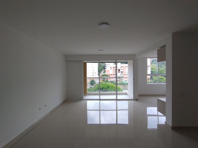 Apartamento de 3 alcobas en venta en Santa Isabel, Cali, 86 m² · foto 2 de 21