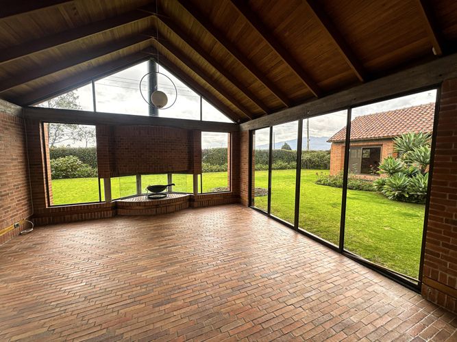 Casa de 4 alcobas en venta en Casa Blanca, Bogotá, 410 m² · foto 3 de 12