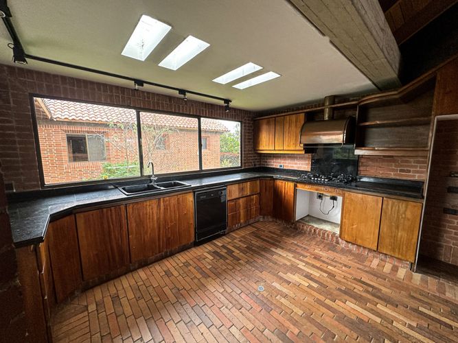 Casa de 4 alcobas en venta en Casa Blanca, Bogotá, 410 m² · foto 4 de 12