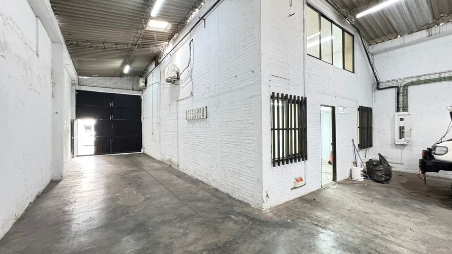 Bodega en arriendo en San Vicente, Cali, 500 m² · foto 2 de 24