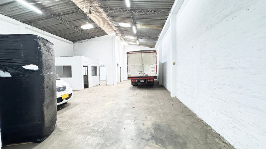 Bodega en arriendo en San Vicente, Cali, 500 m² · foto 4 de 24