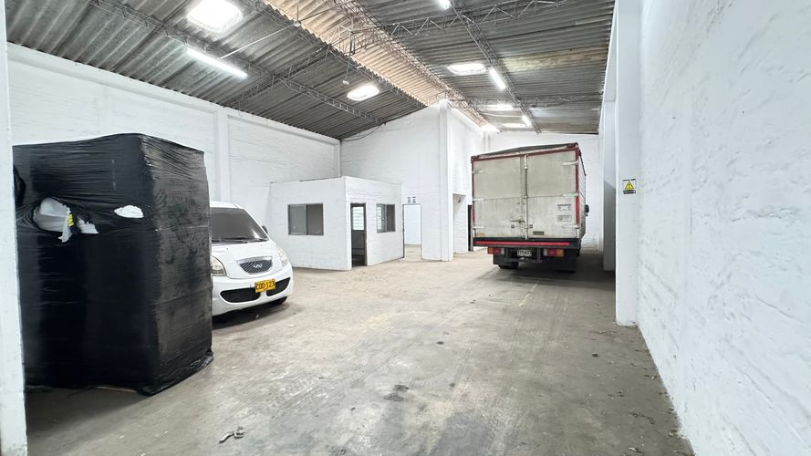 Bodega en arriendo en San Vicente, Cali, 500 m² · foto 12 de 24