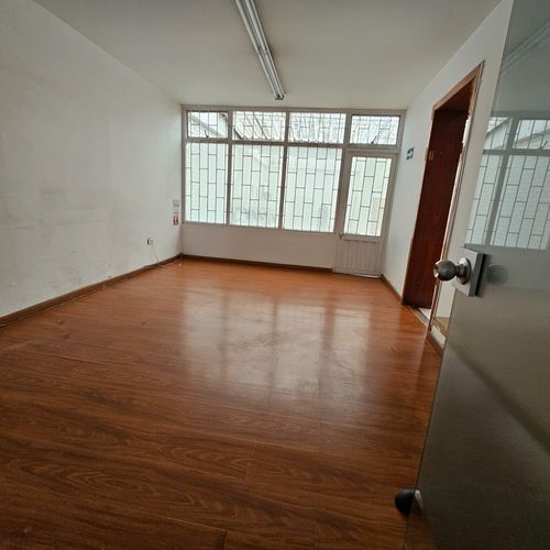 Casa en venta en Quinta Paredes, Bogotá · foto 2 de 24
