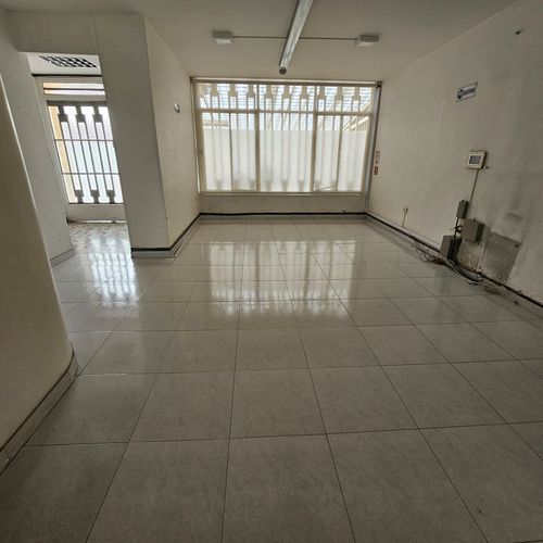 Casa en venta en Quinta Paredes, Bogotá · foto 3 de 24
