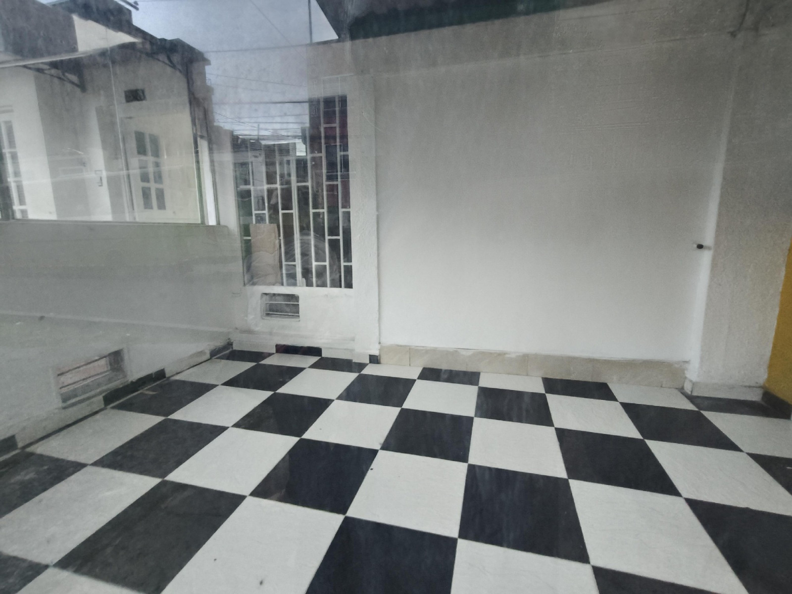 Casa en venta en Quinta Paredes, Bogotá · foto 3 de 24