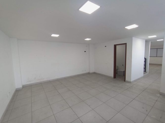 Oficina en arriendo en San Nicolas, Cali, 140 m² · foto 17 de 24