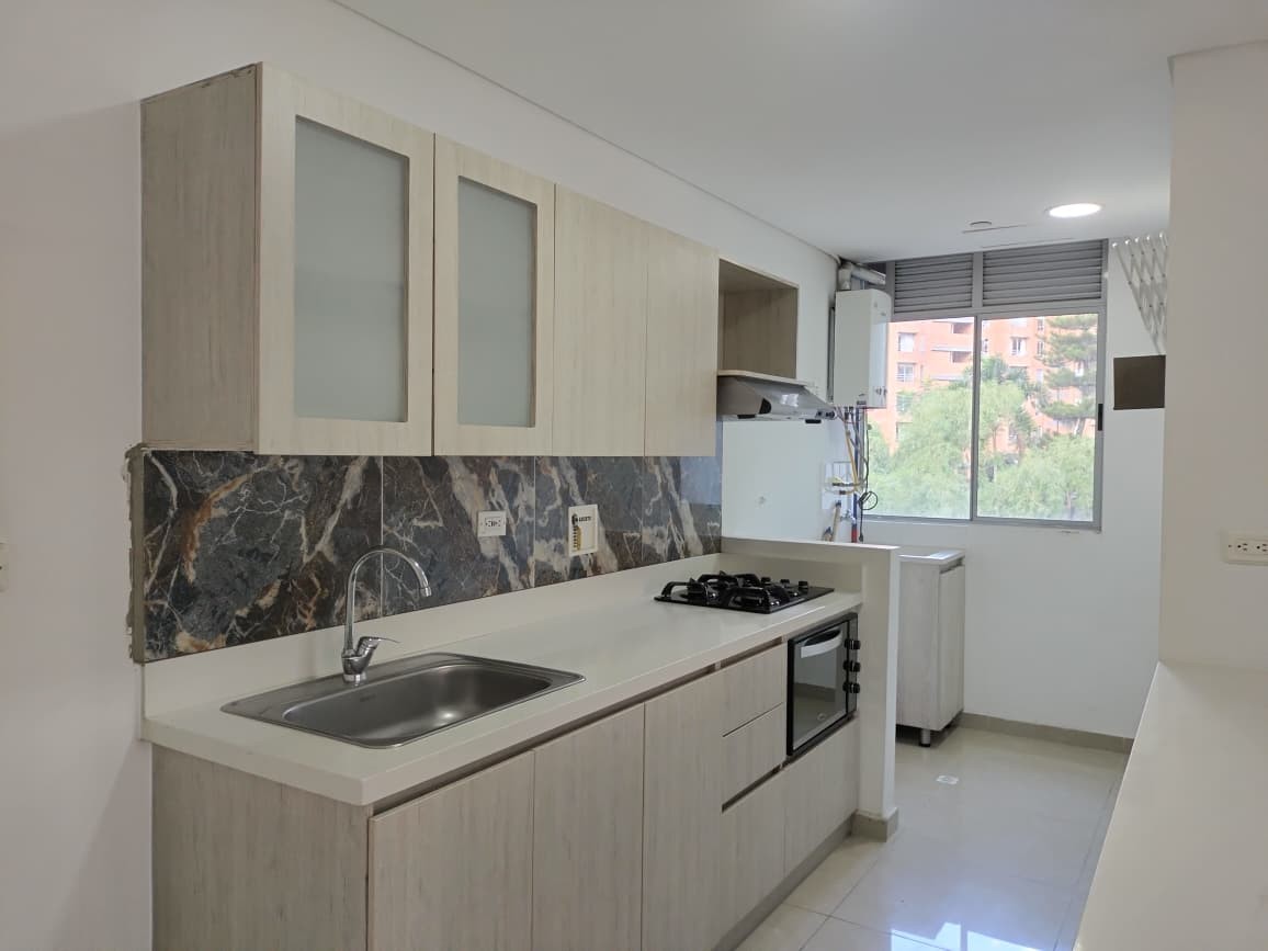 Apartamento en arriendo en El Poblado, Medellín · foto 2 de 18