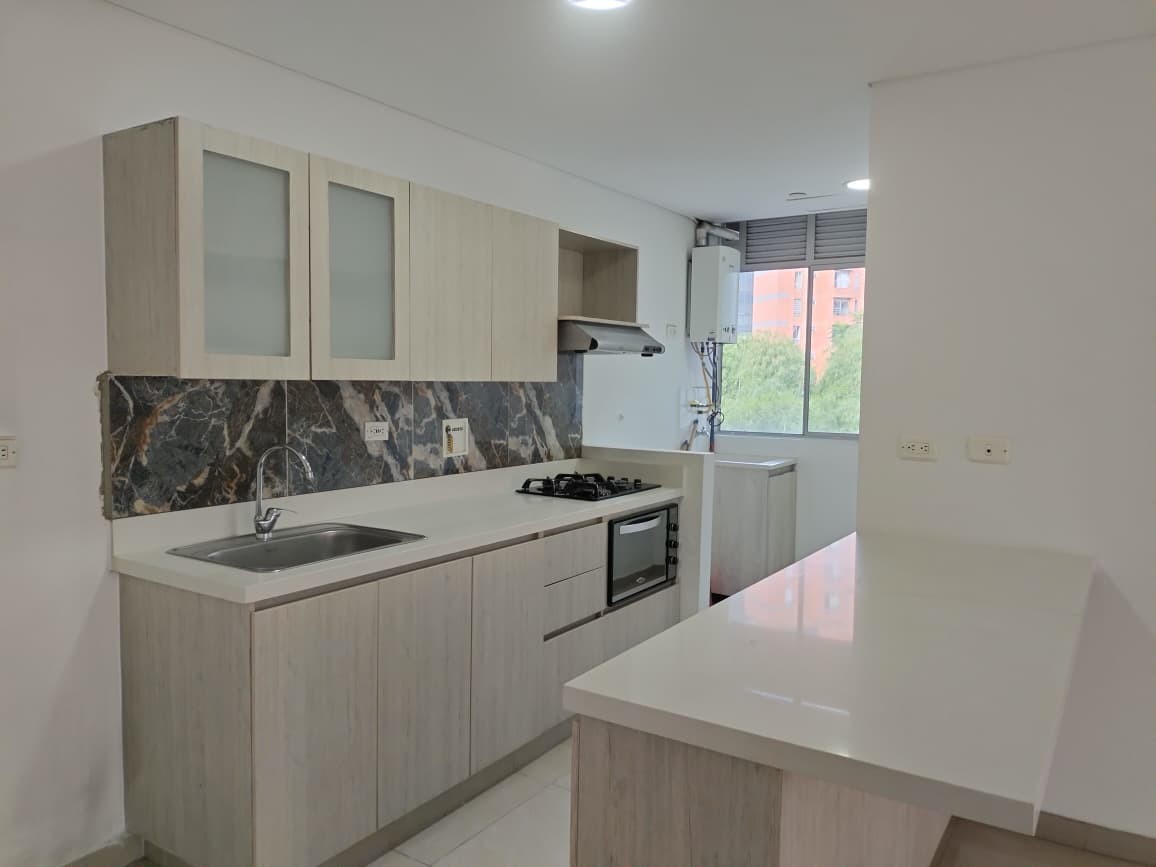 Apartamento en arriendo en El Poblado, Medellín · foto 4 de 18