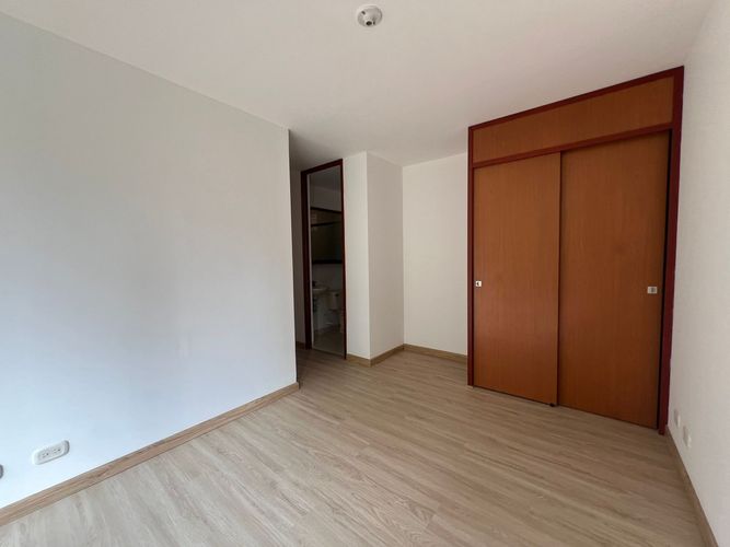 Apartamento de 3 alcobas en arriendo en Camino Verde, Envigado, 80 m² · foto 8 de 17
