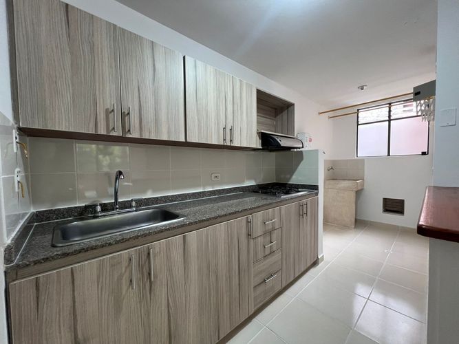 Apartamento de 3 alcobas en arriendo en Camino Verde, Envigado, 80 m² · foto 4 de 17