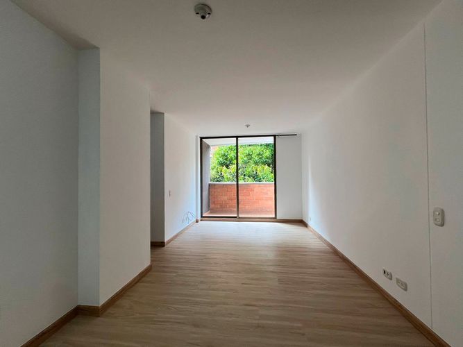 Apartamento de 3 alcobas en arriendo en Camino Verde, Envigado, 80 m² · foto 2 de 17