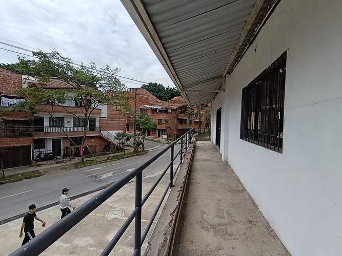 Bodega en arriendo en Viviendas Del Sur, Itagüí, 180 m² · foto 4 de 17