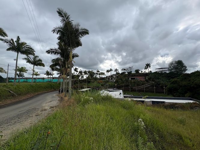 Lote en venta en Condina, Pereira, 2359 m² · foto 2 de 10