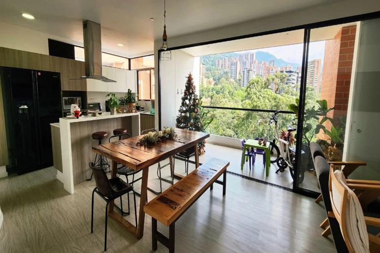 Apartamento de 2 alcobas en venta en Las Lomas, Medellín, 135 m² · foto 2 de 11