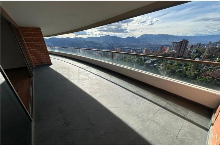 Apartamento de 4 alcobas en venta en San Lucas, Medellín, 403 m² · foto 2 de 24
