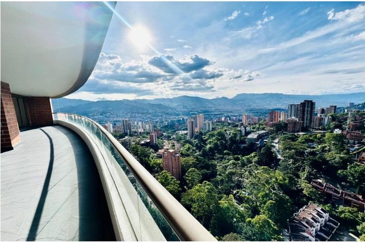 Apartamento de 4 alcobas en venta en San Lucas, Medellín, 403 m² · foto 3 de 24