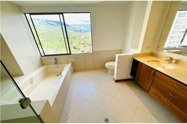 Apartamento de 4 alcobas en venta en San Lucas, Medellín, 403 m² · foto 15 de 24