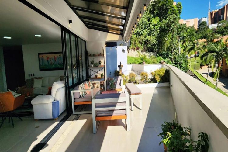 Apartamento de 3 alcobas en venta en El Tesoro, Medellín, 250 m² · foto 3 de 17