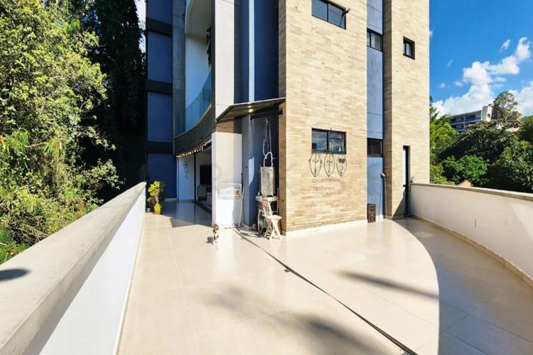 Apartamento de 3 alcobas en venta en El Tesoro, Medellín, 250 m² · foto 5 de 17