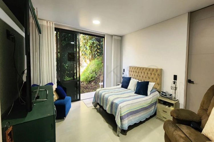 Apartamento de 3 alcobas en venta en El Tesoro, Medellín, 250 m² · foto 10 de 17