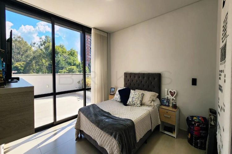 Apartamento de 3 alcobas en venta en El Tesoro, Medellín, 250 m² · foto 13 de 17