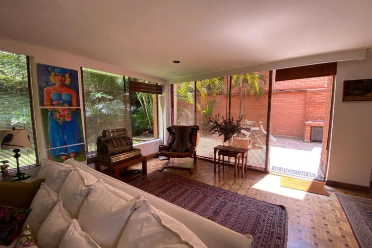 Casa de 3 alcobas en venta en Loma Benedictinos, Envigado, 391 m² · foto 8 de 23