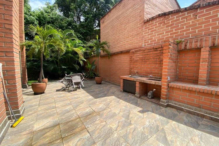 Casa de 3 alcobas en venta en Loma Benedictinos, Envigado, 391 m² · foto 10 de 23