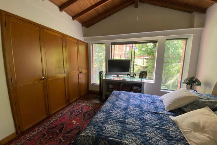 Casa de 3 alcobas en venta en Loma Benedictinos, Envigado, 391 m² · foto 15 de 23