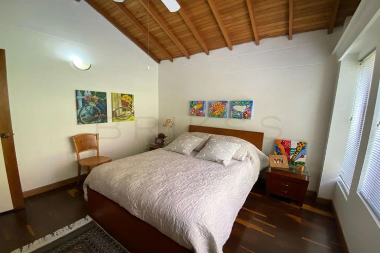 Casa de 3 alcobas en venta en Loma Benedictinos, Envigado, 391 m² · foto 18 de 23