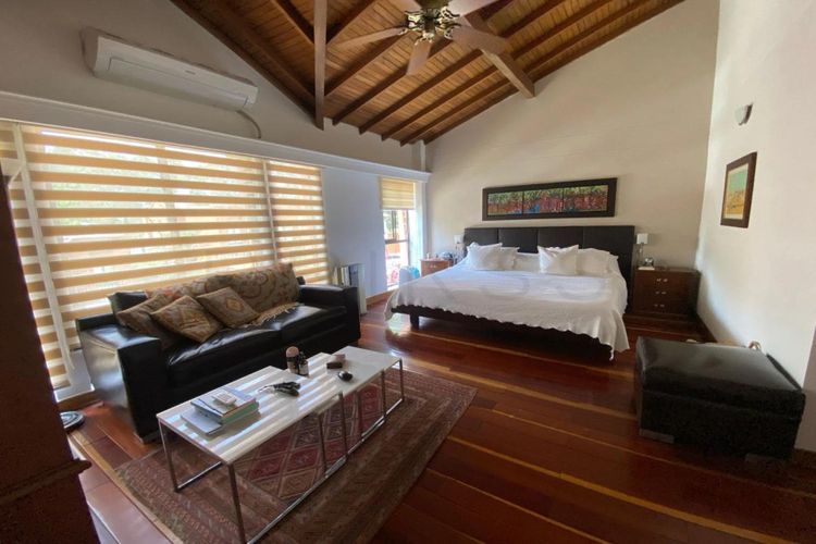 Casa de 3 alcobas en venta en Loma Benedictinos, Envigado, 391 m² · foto 20 de 23