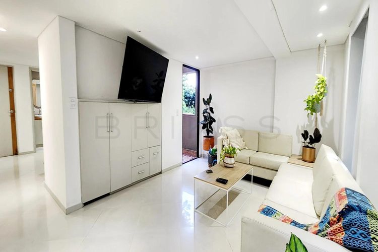 Apartamento de 3 alcobas en venta en Las Lomas, Medellín, 160 m² · foto 3 de 13