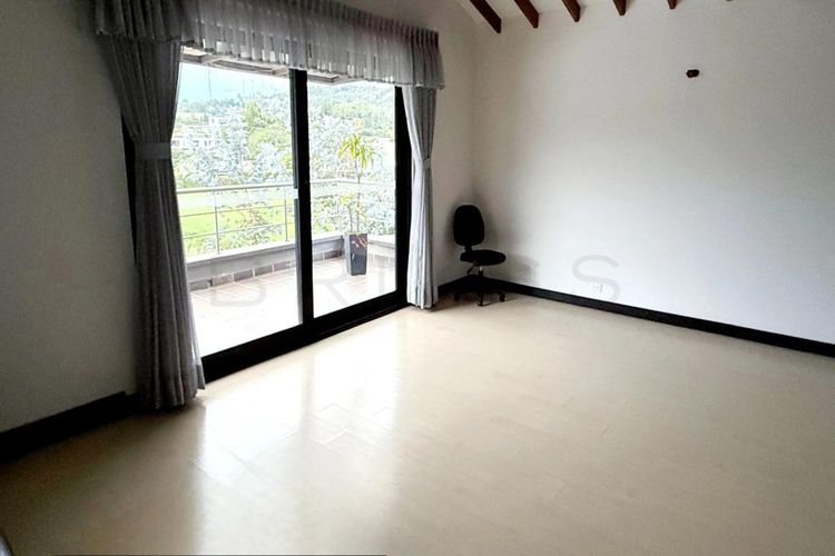Casa de 4 alcobas en venta en Loma Del Escobero, Envigado, 400 m² · foto 6 de 11