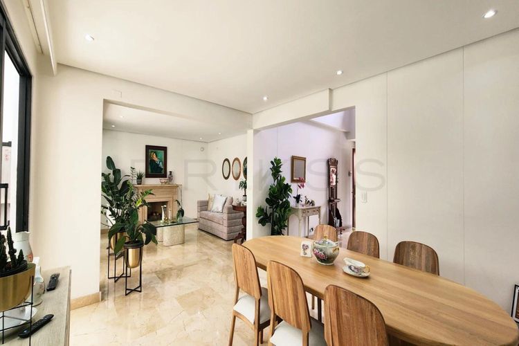 Casa de 3 alcobas en venta en Los Naranjos, Medellín, 446 m² · foto 3 de 18