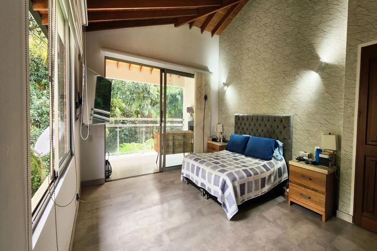 Casa de 3 alcobas en venta en Los Naranjos, Medellín, 446 m² · foto 10 de 18
