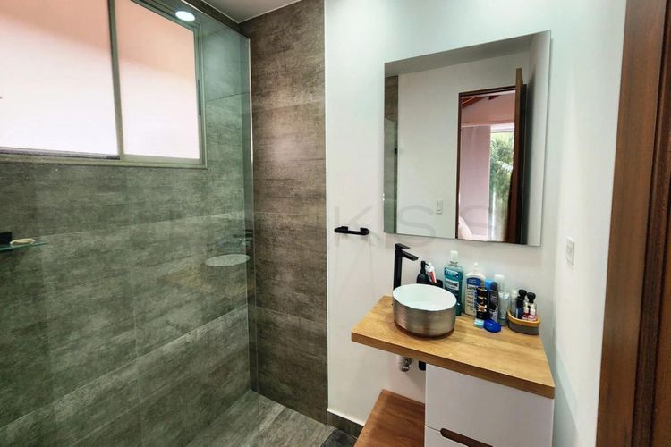 Casa de 3 alcobas en venta en Los Naranjos, Medellín, 446 m² · foto 11 de 18