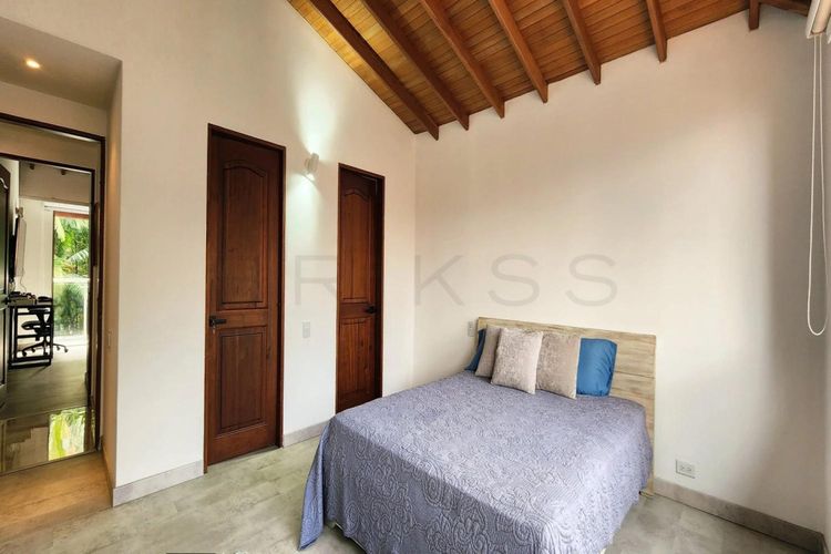 Casa de 3 alcobas en venta en Los Naranjos, Medellín, 446 m² · foto 15 de 18
