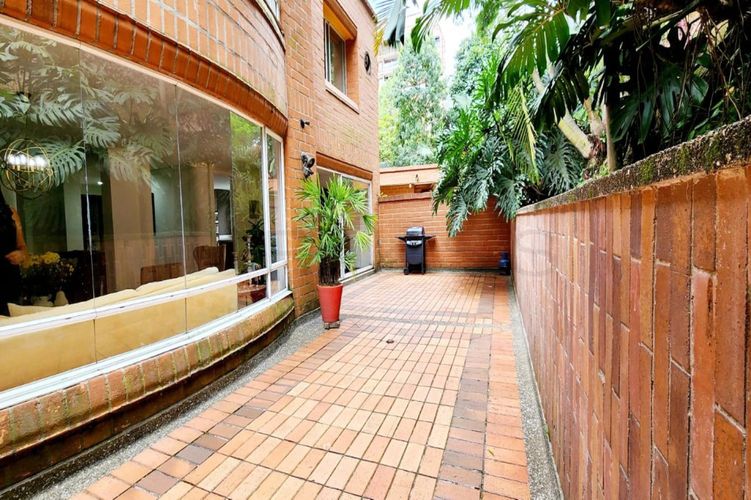 Casa de 4 alcobas en venta en San Lucas, Medellín, 385 m² · foto 6 de 16