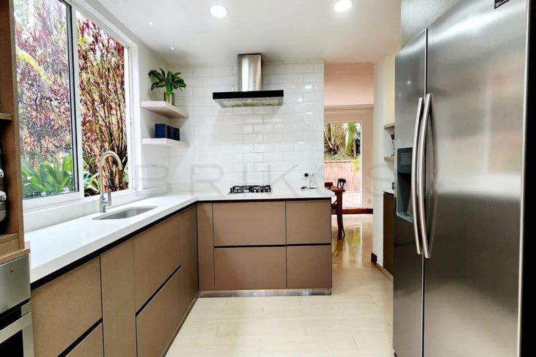 Casa de 4 alcobas en venta en San Lucas, Medellín, 385 m² · foto 7 de 16