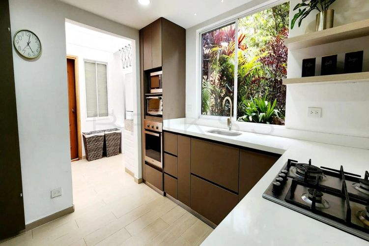 Casa de 4 alcobas en venta en San Lucas, Medellín, 385 m² · foto 8 de 16