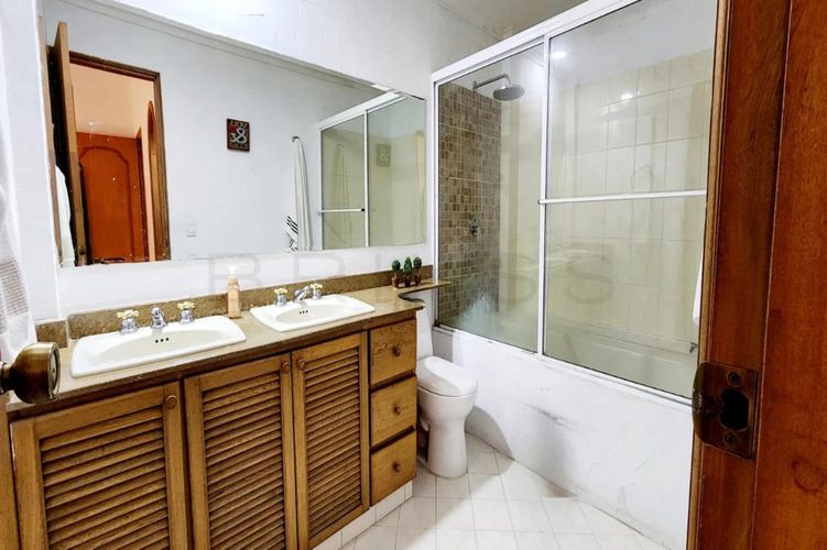 Casa de 4 alcobas en venta en San Lucas, Medellín, 385 m² · foto 12 de 16