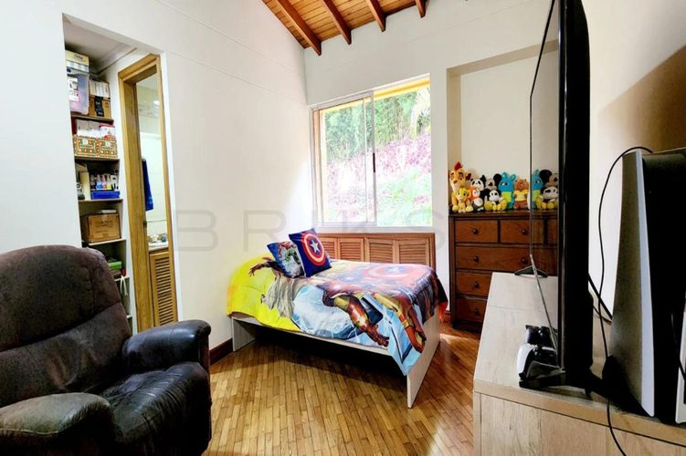 Casa de 4 alcobas en venta en San Lucas, Medellín, 385 m² · foto 14 de 16