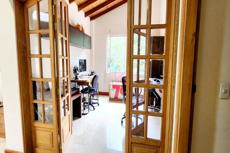 Casa de 4 alcobas en venta en San Lucas, Medellín, 385 m² · foto 15 de 16